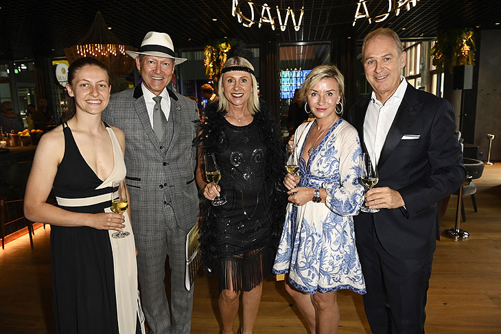 Barbara und Andreas Dünkel (Inhaber Motorworld) und Tochter Sarah, Gastgeber Elena und Markus Aichinger  - VIP Opening des WACA Restaurant in der Motorworld in Müchen am 15.07.2021 Agency People Image (c) Michael Tinnefeld 